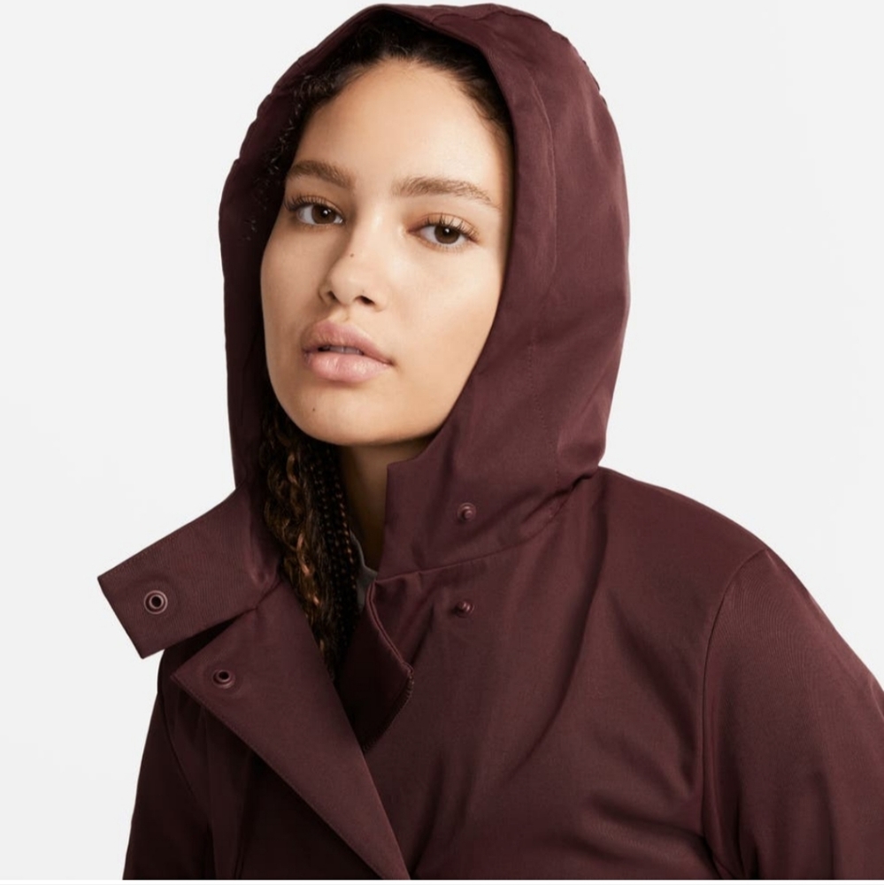 Womens Nike burgundy Repel water repellent jacket Small
